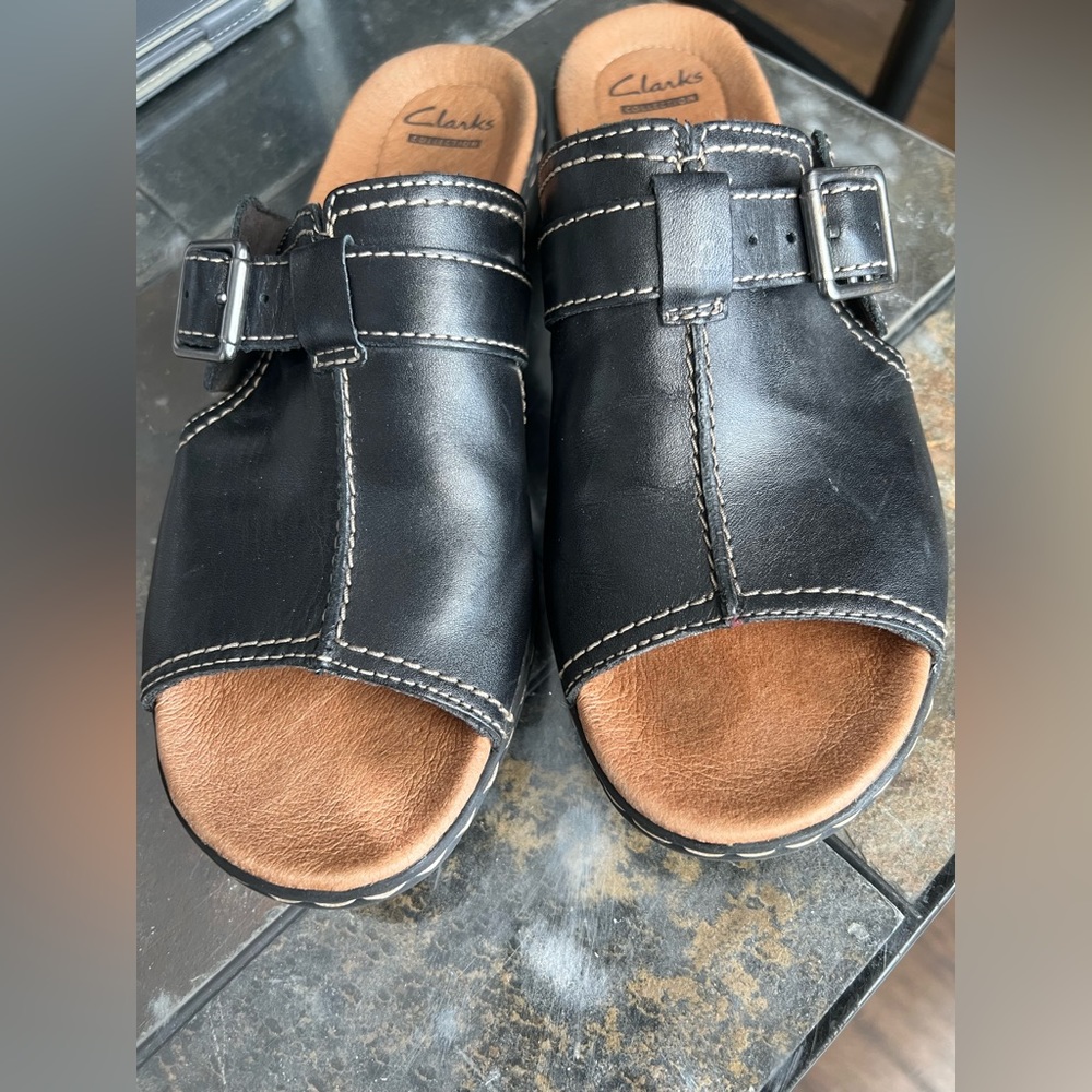Clark’s women’s black size 8 sandals.